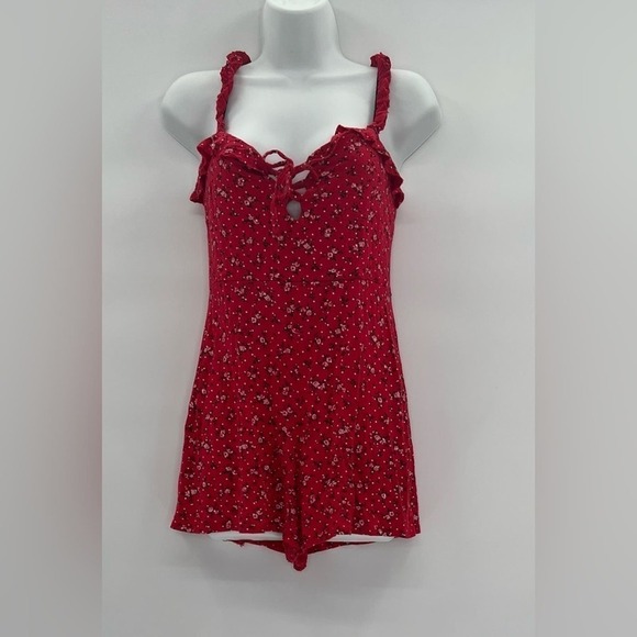 Boohoo Red Ditsy Floral Playsuit Size 10 - Picture 3 of 9